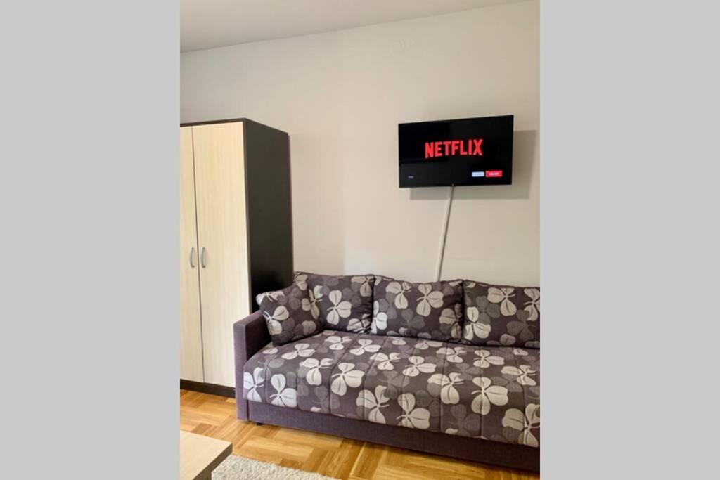 Renovated Cozy Studio 7 At Top Location - Available For Long Term Rentals Novi Sad Exterior photo